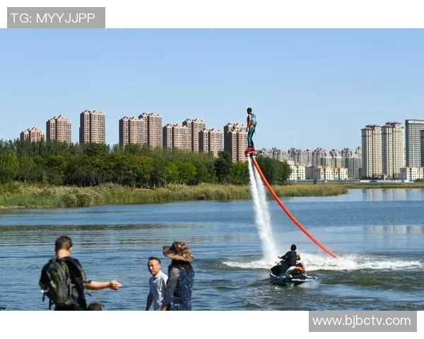 精彩泳技大展示 水上艺术与竞技融合的体育表演盛宴